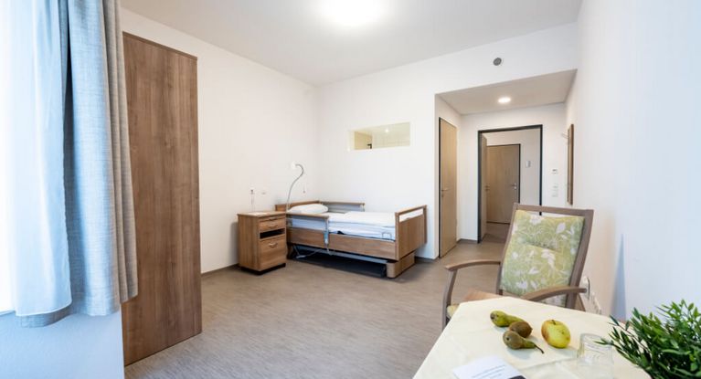 Komfortable Einzelzimmer in der MEDICLIN Seniorenresidenz Rennsteigblick