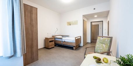 Komfortable Einzelzimmer in der MEDICLIN Seniorenresidenz Rennsteigblick