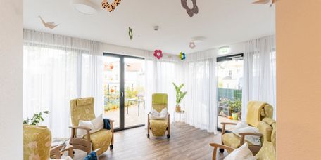 Aufenthaltsraum in der Tagespflege der MEDICLIN Seniorenresidenz Rennsteigblick