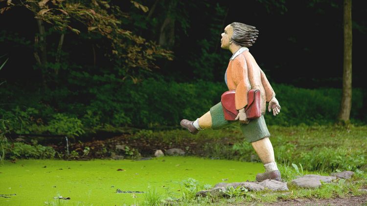 Figur im Park